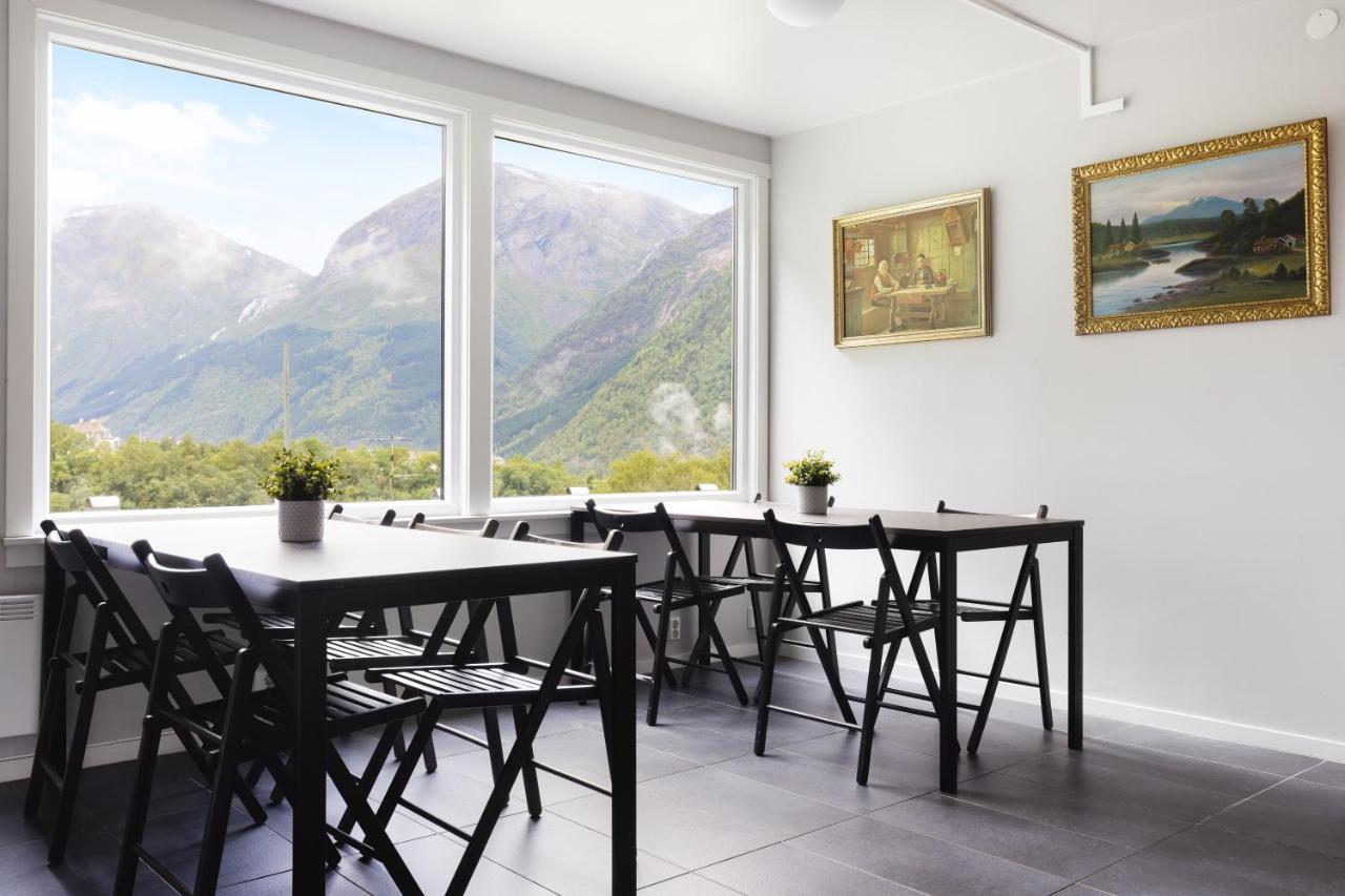 Trolltunga Hostel ティッサダル エクステリア 写真